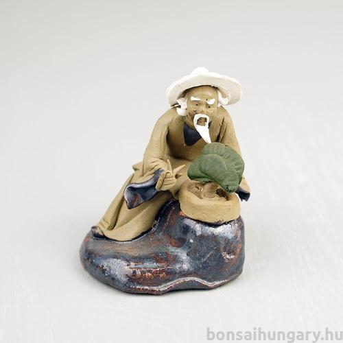Kertészkedő bonsaimester szobor - 7 cm